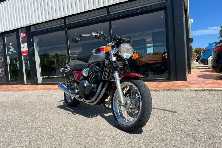 TRIUMPH LEGEND TT
