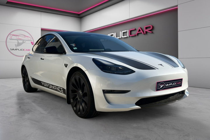 TESLA MODEL 3