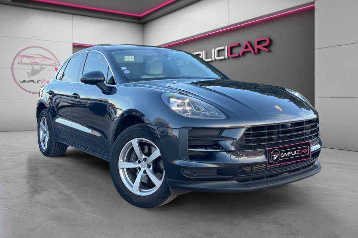 PORSCHE MACAN