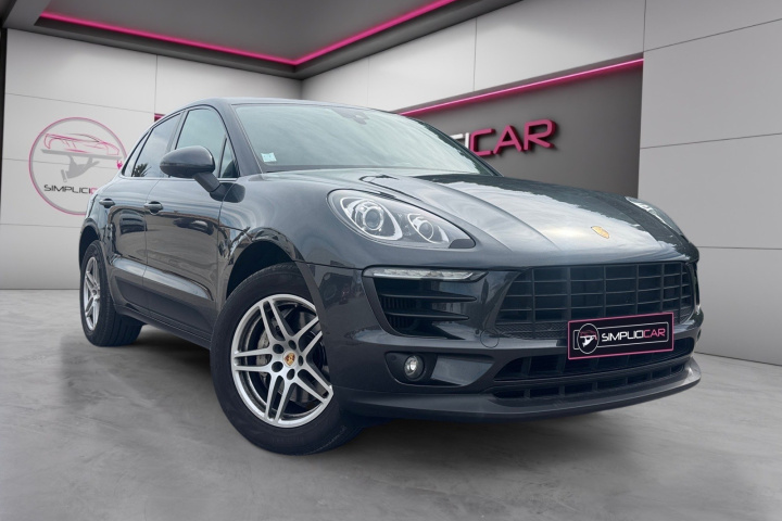 PORSCHE MACAN