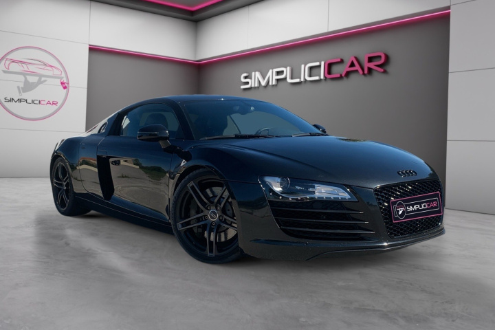 AUDI R8